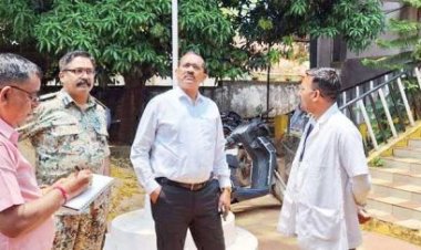 बस्तर कमिश्नर और आईजी ने कांकेर लोकसभा के मतदान केंद्रों का किया निरीक्षण