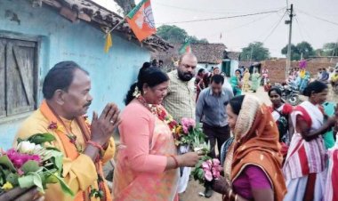 जशपुर के कई गांवों में जनसम्पर्क करने पहुंची रायमुनी