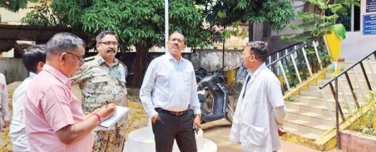 बस्तर कमिश्नर और आईजी ने कांकेर लोकसभा के मतदान केंद्रों का किया निरीक्षण