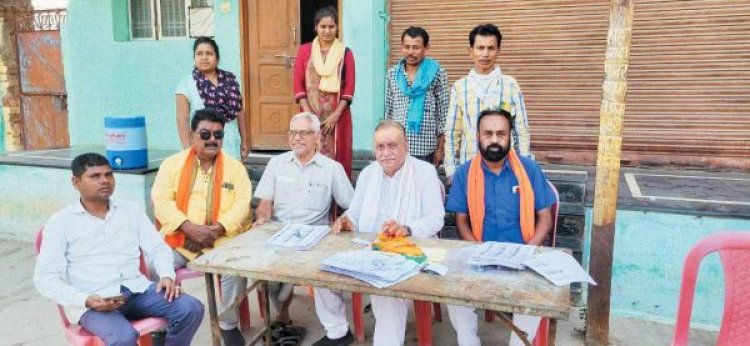 पूर्व मंत्री चंद्रशेखर ने किया मतदान केंद्रों का निरीक्षण