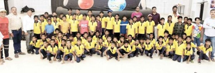 बच्चों ने तारामण्डल से जाने ब्रम्हांड के अनोखे रहस्य