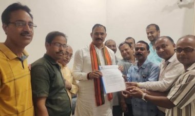 पत्रकार भवन में बुनियादी जरूरतों और आवास के लिए स्वास्थ्य मंत्री को ज्ञापन
