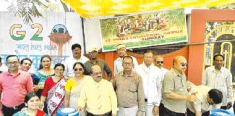 राहगीरों को पिलाया शर्बत