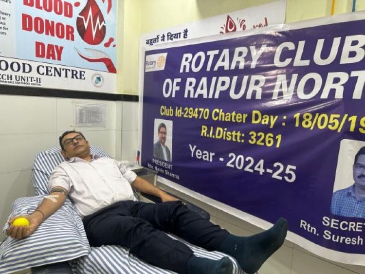 संजीवनी कैंसर हॉस्पिटल के डॉक्टरों ने किया रक्तदान, रोटरी क्लब रायपुर ने किया सम्मान