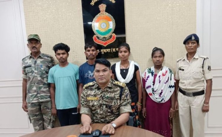 2 महिला नक्सली समेत 4 नक्सलियों का आत्मसमर्पण