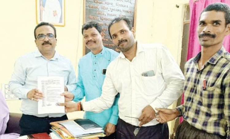 शिक्षक फेडरेशन ने डीईओ को सौंपा ज्ञापन