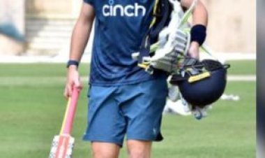 ओली पोप एडिलेड स्ट्राइकर्स और अकील होसैन सिडनी सिक्सर्स में शामिल