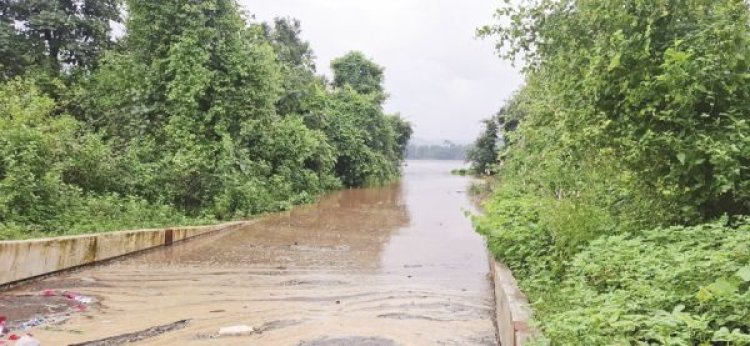 इन्द्रावती उफान पर, तेलंगाना-महाराष्ट्र से संपर्क टूटा