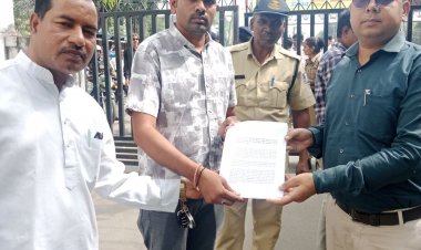 कुशवाहा समाज का प्रतिनिधि मंडल कलेक्टर कार्यालय पहुंचा:समाज भवन पर अवैध कब्जा खाली कराने को लेकर सौंपा ज्ञापन