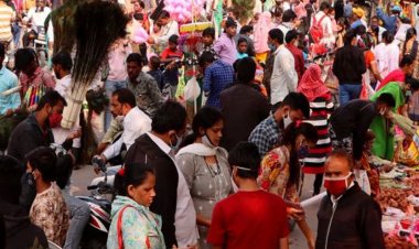 दीवाली पर राजवाड़ा क्षेत्र में दुकान लगाने पर विधायक-व्यापारी आमने-सामने:व्यापारी चाहते फुटपाथ वालों को दूसरी जगह बैठाया जाए, विधायक शुक्ला बोले-8 दिन के लिए देंगे अनुमति