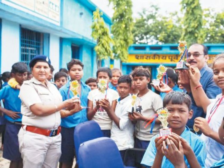 पुलिस स्मृति दिवस पर स्कूल में खेलकूद प्रतियोगिता