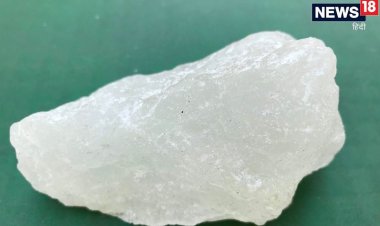 आर्थिक तंगी दूर करेगी छोटी सी यह सफेद चीज, लॉकर में रखें और फिर देखें चमत्कार!