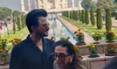 अभिनेता अनिल कपूर ने पत्नी संग किया ताजमहल का दीदार