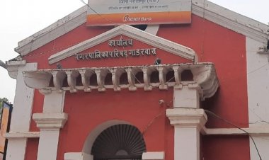 हाईकोर्ट ने जर्जर भवनों पर कार्रवाई पर मांगा जवाब:प्रमुख सचिव और अन्य अधिकारियों को जारी किया नोटिस