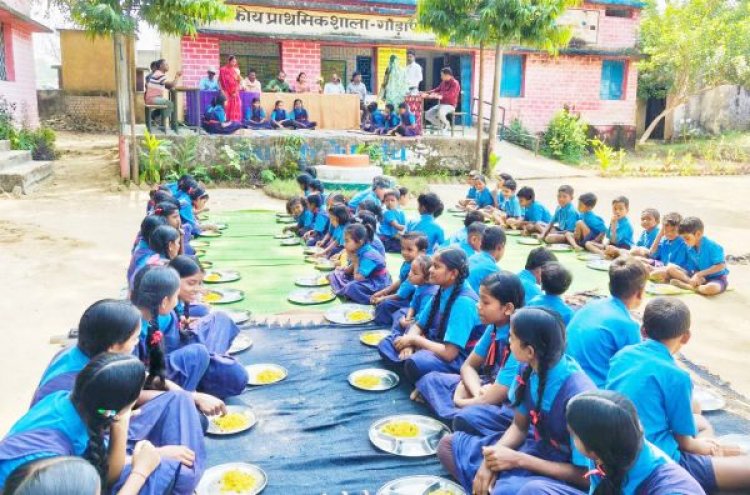 ग्रामीण क्षेत्र के विद्यालयों में विद्यार्थियों को मिलने लगा गरम नाश्ता