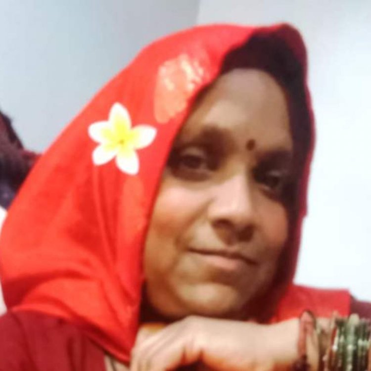 इंदौर; सूदखोर से परेशान महिला ने जहर खाया, हालत गंभीर:3 लाख रुपए पर 15% ब्याज मांगा, धमका कर मकान अपने नाम करा लिया