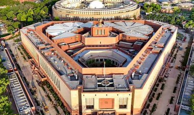 ‘छत्तीसगढ़’ का  संपादकीय : अपने-आपको अप्रासंगिक साबित करती यह संसद..