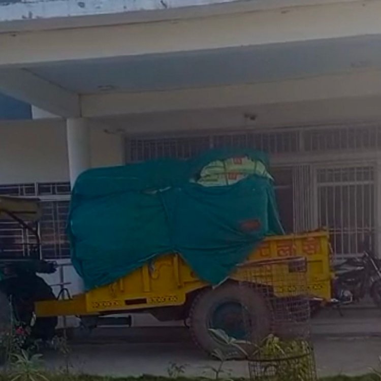 दतिया में अवैध खाद के स्टोरेज पर कार्रवाई:कालाबाजारी के लिए रखी 130 बोरी खाद जब्त