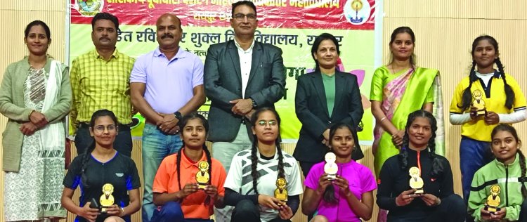 शा.दु.ब. महिला महाविद्यालय में अंतर महाविद्यालयीन योग स्पर्धा