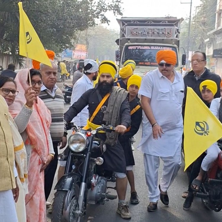 उज्जैन में सिख समाज ने निकाली शौर्य रैली:वीर बाल दिवस पर केसरिया दुपट्टा पहन महिलाएं भी हुई शामिल; गुरु के अटूट लंगर की सेवा