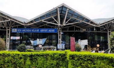 इंदौर-दिल्ली फ्लाइट ने 3 घंटे लेट उड़ान भरी:इंदौर-चंडीगढ़ फ्लाइट भी प्रभावित; दिल्ली में कोहरे के कारण देरी का सिलसिला जारी