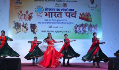 बुरहानपुर में गणतंत्र दिवस पर भारत पर्व:निमाड़ी लोकगीत और कथक नृत्य की प्रस्तुति, शासकीय योजनाओं की प्रदर्शनी भी लगी