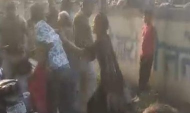 इंदौर में पुलिसकर्मियों से मारपीट:युवकों के पास चाकू की सूचना पर पकड़ने पहुंची थी पुलिस; घटना का वीडियो सामने आया