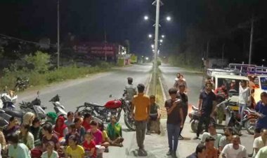 मंदसौर में 12 लाख बकाया होने पर काटी बिजली:कॉलोनीवासियों ने किया चक्काजाम; 2 घंटे विरोध के बाद हुआ समझौता