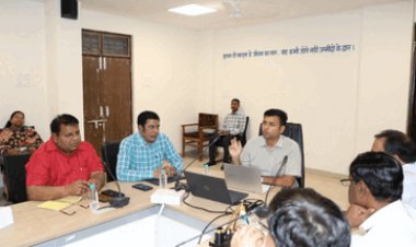 नर्मदापुरम कमिश्नर ने हरदा जिला मत्स्य अधिकारी को फटकार लगाई:कहा- अपना प्रदर्शन सुधारें; बैठक में गेहूं उपार्जन केंद्रों पर सुविधाएं बढ़ाने के निर्देश