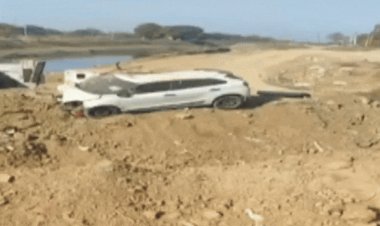 रीवा में पुल से टकराकर खाई में गिरी कार:दो की मौत, तीन घायल; सभी गोविंदगढ़ की तरफ जा रहे थे