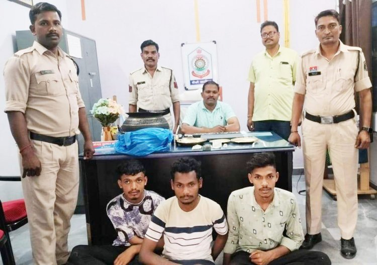 सूने मकान से चोरी, 3 आरोपी गिरफ्तार