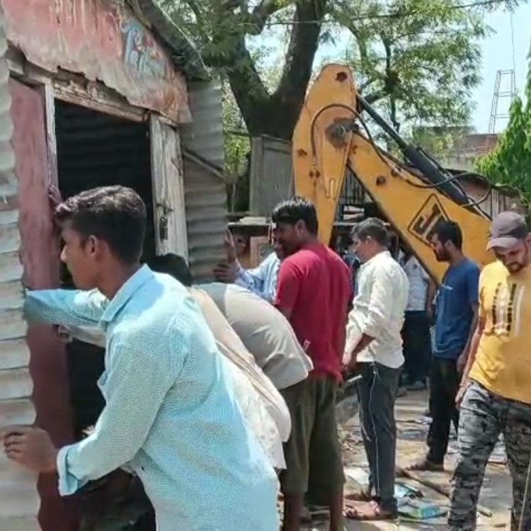 पानसेमल में 13 दुकानें हटाईं:69.79 लाख की लागत से बनेगा नया कॉम्प्लेक्स, 28 दुकानों का होगा निर्माण