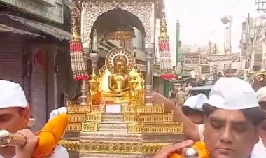 दतिया में महावीर जयंती पर रथयात्रा:चांदी जड़ी पालकी में निकले भगवान, शाम को होगा स्नेह सम्मेलन
