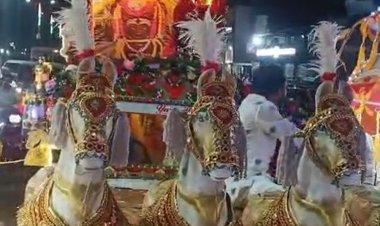 खरगोन में निकली हाटकेश्वर महादेव की शोभायात्रा:महिलाओं ने पहली बार उठाई पालकी, निमाड़ी गीतों पर किया नृत्य