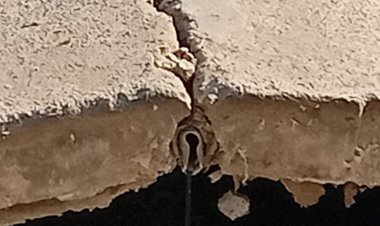 सीधी में अचानक दो फीट ऊपर उठी सड़क:बस से कूदे यात्रा; चार घायल, पुलिस बल तैनात