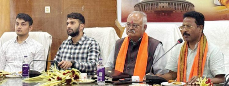 अंबेडकर ने वंचित वर्गों के लिए किया संघर्ष - भरत