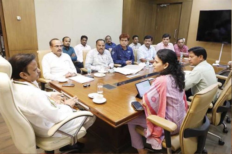 उप मुख्यमंत्री शुक्ल के आश्वासन पर राष्ट्रीय स्वास्थ्य मिशन संविदा स्वास्थ्य कर्मचारी संघ की हड़ताल हुई समाप्त