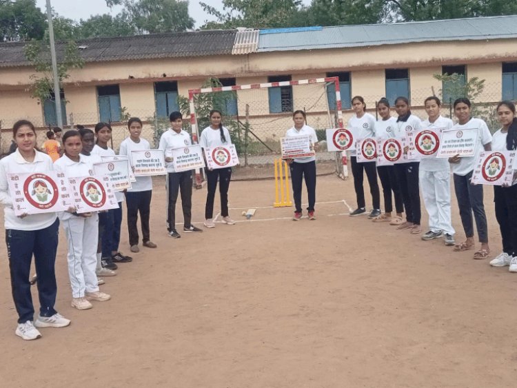 बेटी बचाओ बेटी पढ़ाओ के तहत हरदा में क्रिकेट मैच:सीनियर टीम ने त्रिवेणी धनगर के शानदार प्रदर्शन से जूनियर को हराया
