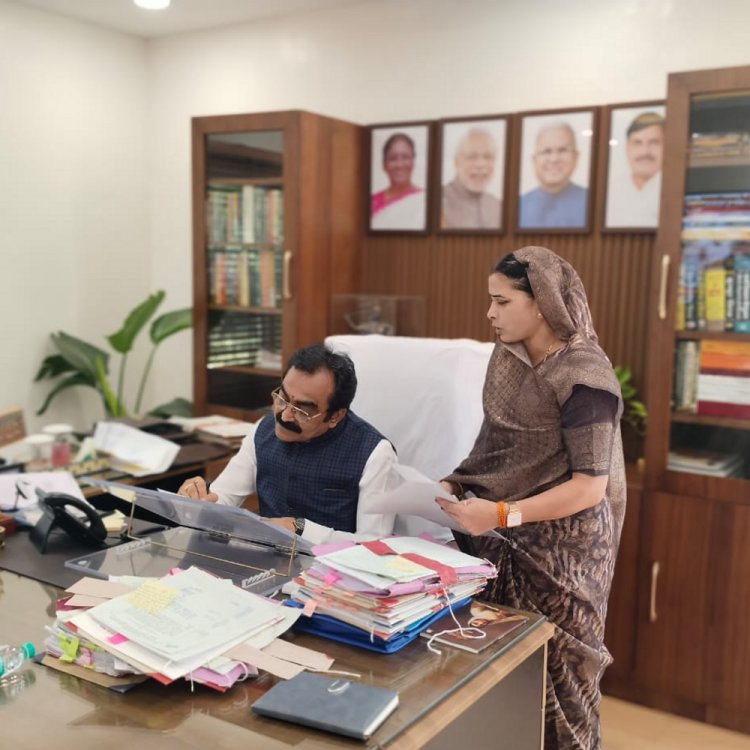 खंडवा-मूंदी रोड हुआ जर्जर, निर्माण को दें मंजूरी:विधायक ने पीडब्ल्यूडी मंत्री से कहा; एमपीआरडीसी के मुख्य अभियंता से मिलीं