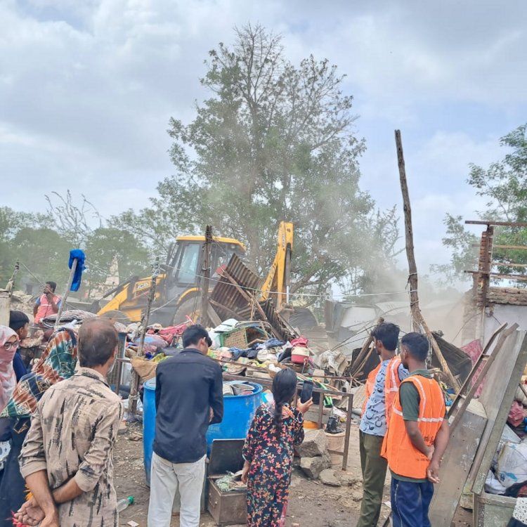 दूध तलाई क्षेत्र में पट्टे रद्द कर तोड़े 18 मकान:रसूखदारों का कब्जा कायम, नगर निगम की कार्रवाई पर कमिश्नर बोलीं- एरिया सिक्योर करेंगे