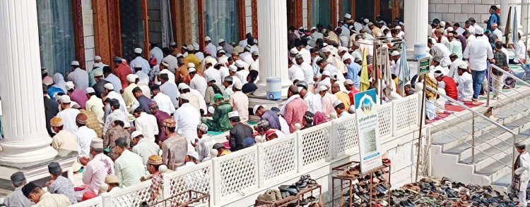 मस्जिदों में इंसानियत के हक में की दुआएं