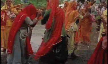 कुबेरेश्वर धाम में सावन का पहला सोमवार:सीहोर में ढोल-ताशों के साथ निकली कावड़ यात्रा; भोले बाबा की वेशभूषा में पहुंचे श्रद्धालु