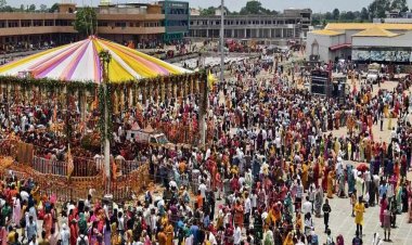 कुबेरेश्वरधाम में श्रद्धा की बाढ़, तीसरे सोमवार से पहले ही 1.25 लाख भक्तों ने किया अभिषेक