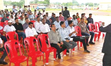 तूता में प्रदेशभर के तहसीलदारों का धरना