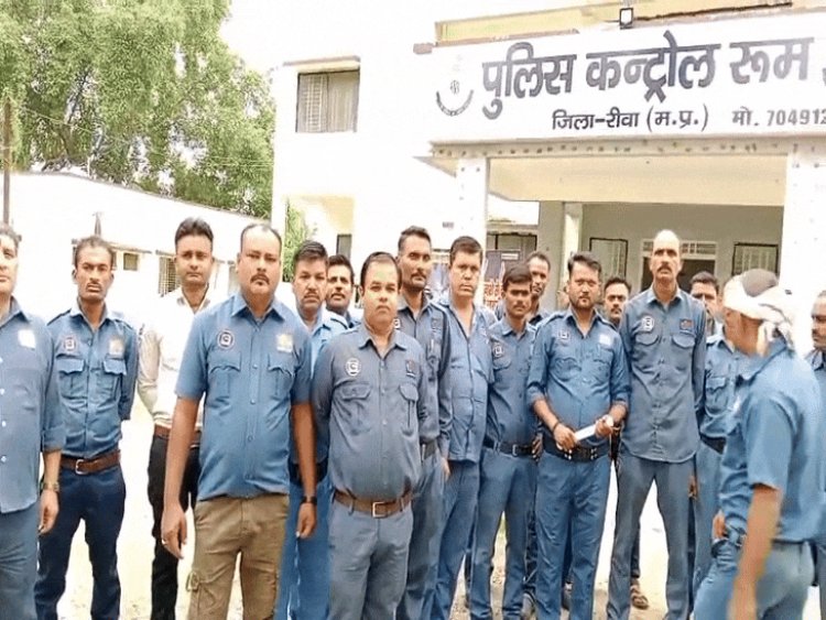 रीवा में डायल 100 के चालकों ने खोला मोर्चा:कम वेतन और ट्रेनिंग के नाम पर वसूली से नाराज, आंदोलन की चेतावनी