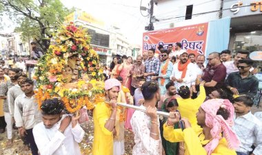 युगांतर पब्लिक स्कूल में ध्वजारोहण