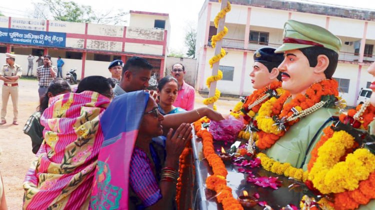 मुठभेड़ में शहीद जवानों को पुण्यतिथि पर दी श्रद्धांजलि