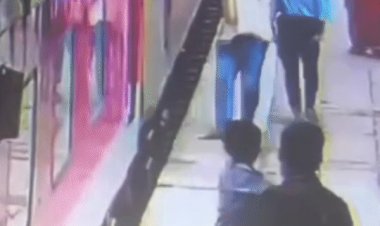 ग्वालियर में महिला-युवक ट्रेन की चपेट में आने से बचे:चलती ट्रेन से उतर रही थी महिला, युवक ने बचाने का प्रयास किया तो खुद भी फिसला