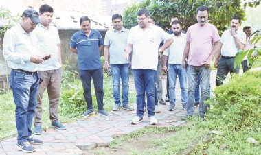 आयुक्त ने संजय नगर तालाब का किया निरीक्षण