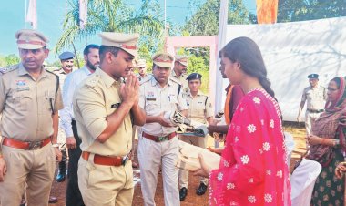 शहीद पुलिस जवानों को नमन